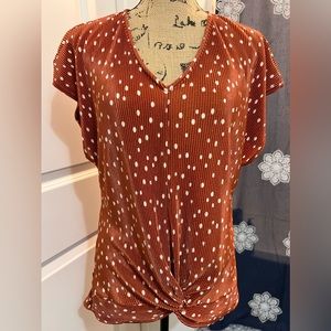 Polka dot blouse🦊